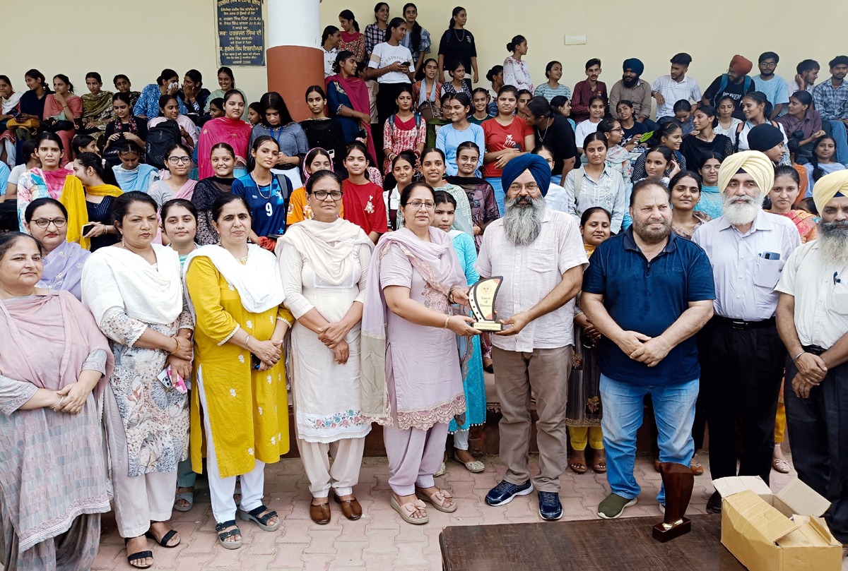 The team of the film 'Ardas Sarbat De Bhale Di' reached Khalsa College for the promotion